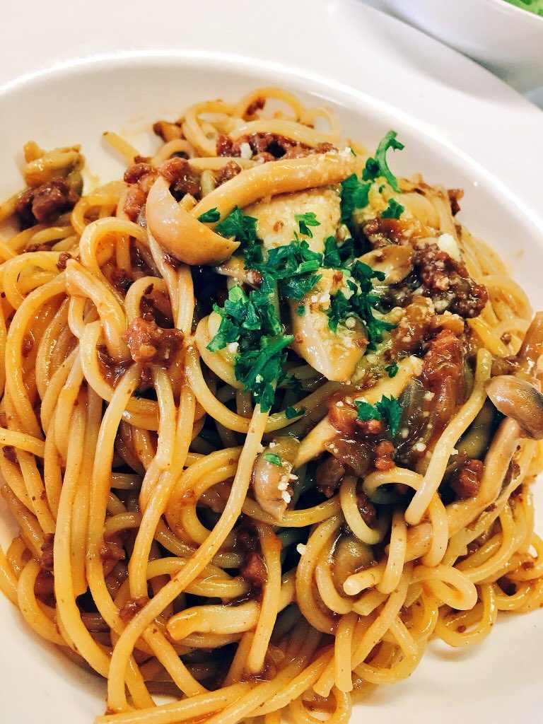 キノコミートのデミソースパスタ