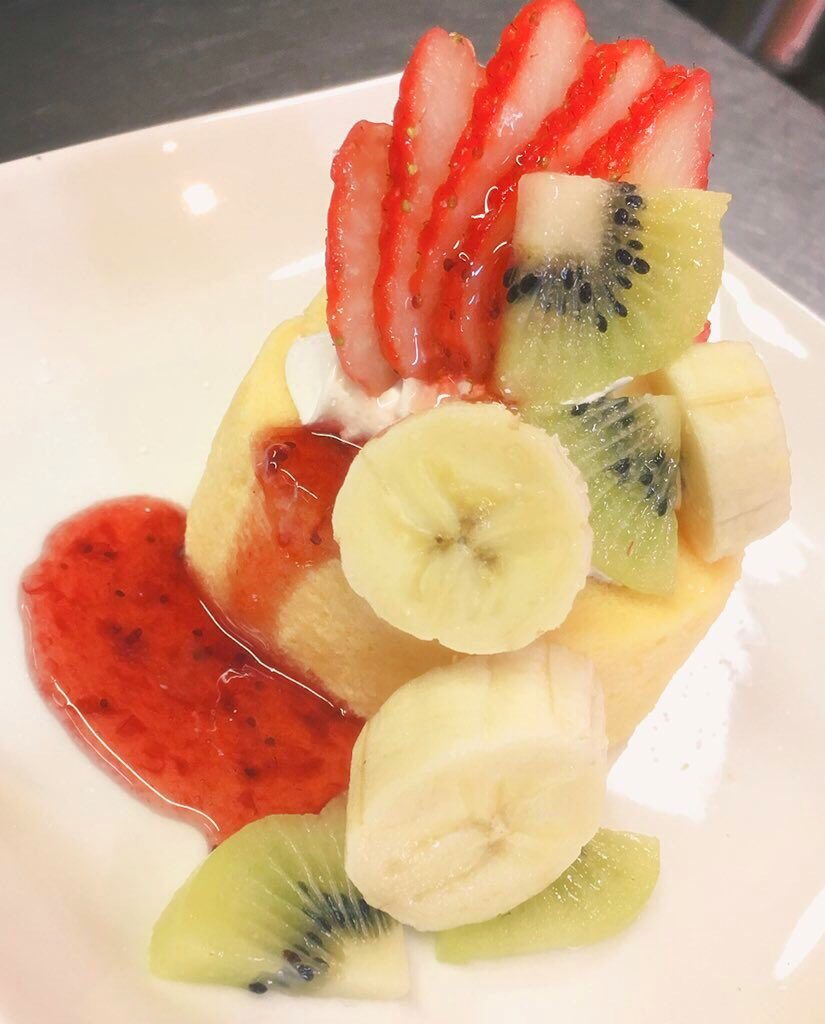 季節のフルーツロールケーキ