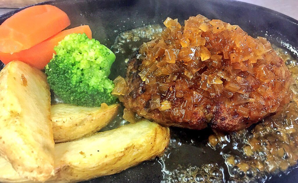 オニオンソースの鉄板ハンバーグ